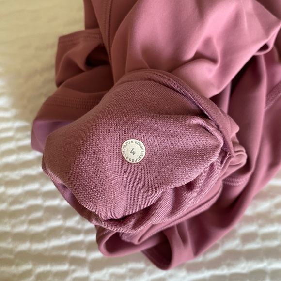 Lululemon leggings with pockets - Picture 4 of 4